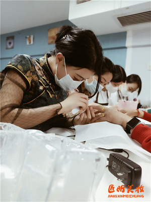 学美甲美睫速成班费用与顶级学校推荐 打造完美指尖艺术